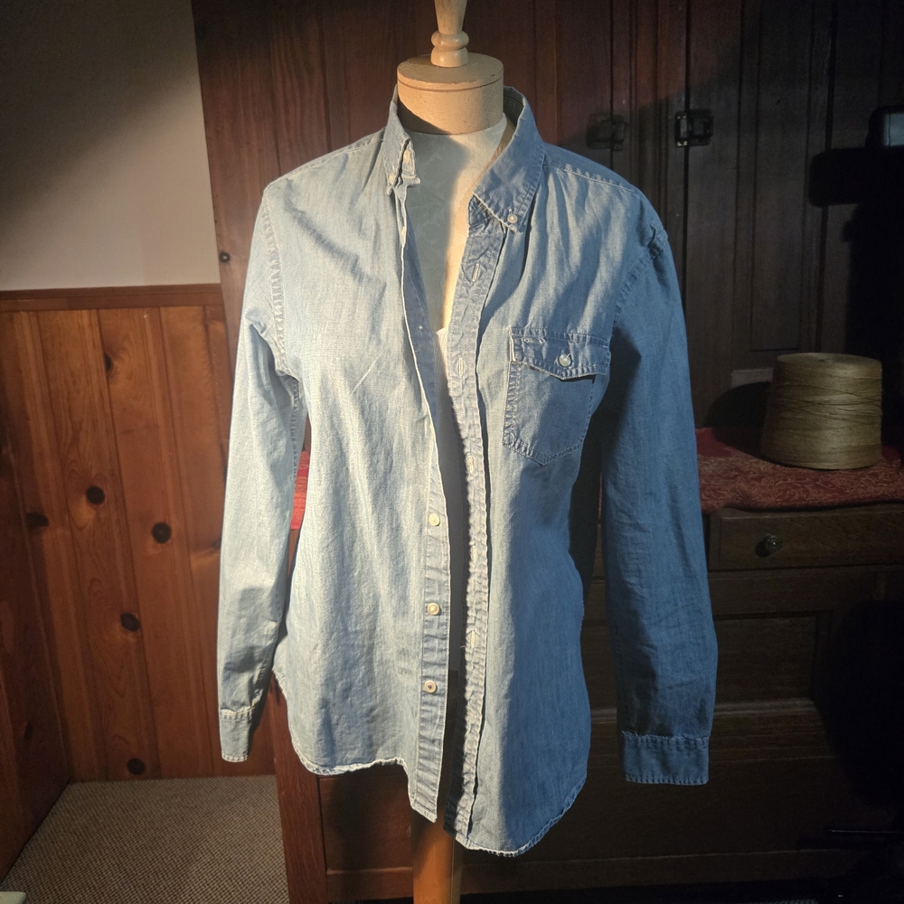 American Eagle Outfitters Light Blue Button Down Shirt